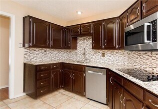 401 Lexington Ln in Euless, TX - Building Photo - Building Photo