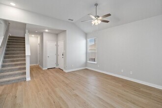 210-210 Nespral Dr in San Antonio, TX - Building Photo - Building Photo