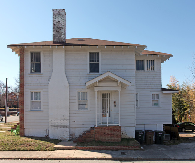 900 W Market in Greensboro, NC - Building Photo - Building Photo