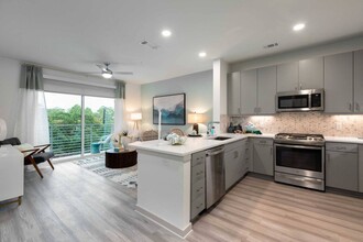 Alta River Oaks in Houston, TX - Building Photo - Building Photo