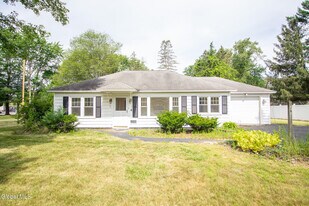 4 Weiser St in Glenmont, NY - Building Photo