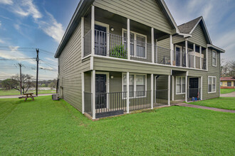 341 Ware Dr-Unit -1 in Grand Prairie, TX - Foto de edificio - Building Photo