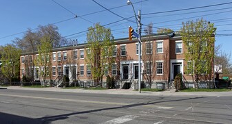 1901 Dundas St in Toronto, ON - Building Photo