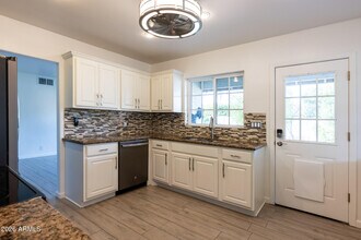 8322 E Wilshire Dr in Scottsdale, AZ - Building Photo - Building Photo