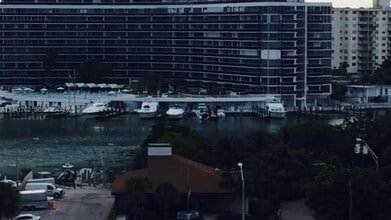 6855 Abbott Ave in Miami Beach, FL - Building Photo - Building Photo