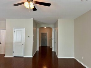 450 Delmont Dr in Goose Creek, SC - Foto de edificio - Building Photo