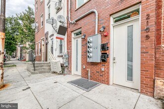 2105 N 8th St-Unit -3 in Philadelphia, PA - Building Photo - Building Photo