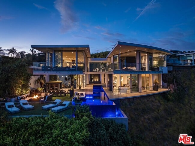 1474 Blue Jay Way in Los Angeles, CA - Building Photo - Building Photo