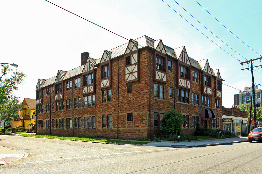 Noble Road Nela Park in East Cleveland, OH - Foto de edificio