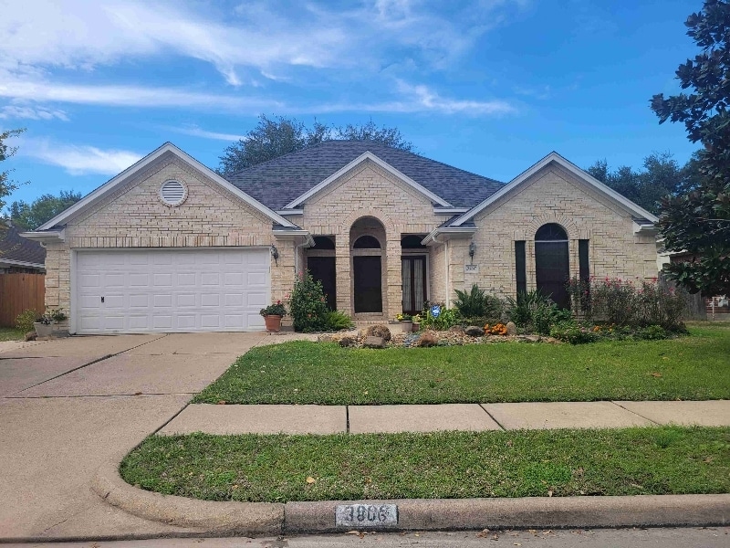 3806 Lake View Dr in Pearland, TX - Building Photo