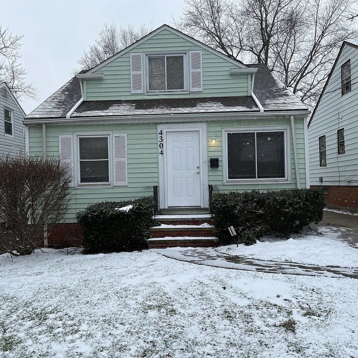 4304 E 164th St in Cleveland, OH - Foto de edificio