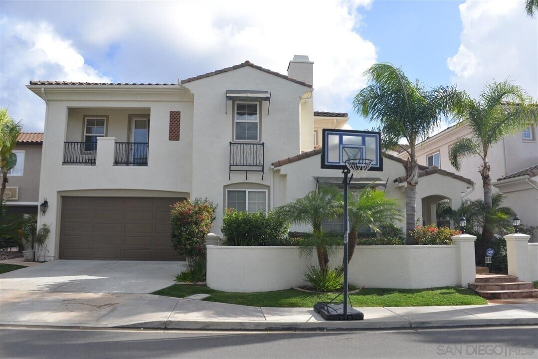 13121 Dressage Ln in San Diego, CA - Building Photo
