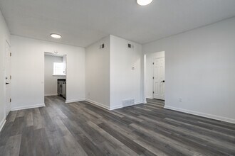 1161 Poplar in Memphis, TN - Foto de edificio - Interior Photo