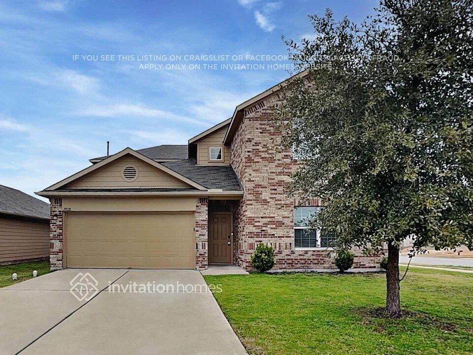 19528 Great Falls Dr in Manor, TX - Building Photo