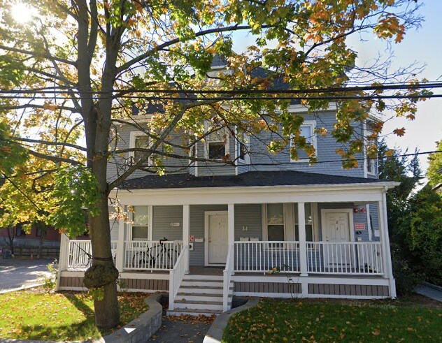 12 Harris St, Unit 1 in Brookline, MA - Foto de edificio - Building Photo