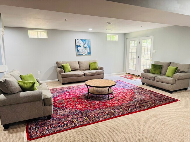 13104 Bay Hill Dr in Beltsville, MD - Foto de edificio - Building Photo