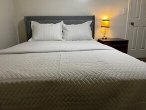 512 N Chicago Ave, Unit B in Lubbock, TX - Building Photo - Building Photo