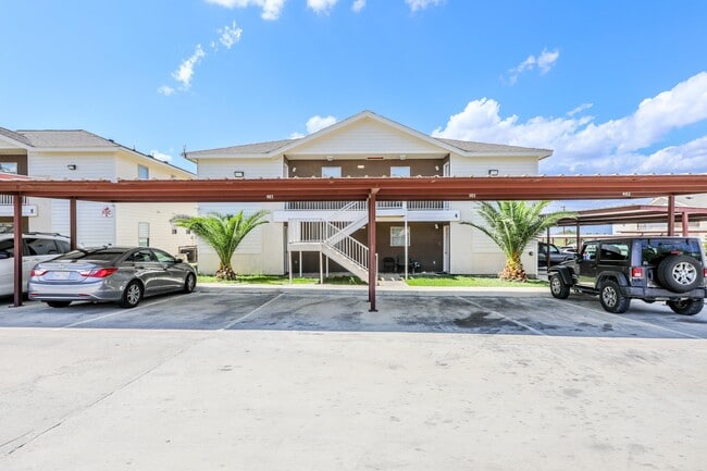 2601 Lomas Del Sur Boulevard in Laredo, TX - Foto de edificio - Building Photo