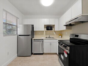 15391 S Dixie Hwy in Palmetto Bay, FL - Building Photo - Building Photo