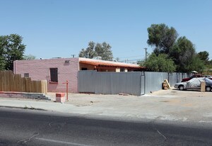 2627 E Grant Rd in Tucson, AZ - Building Photo