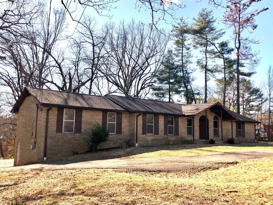 5815 Cloverland Dr in Brentwood, TN - Building Photo