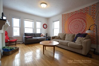 64 Murdock St, Unit 2 in Boston, MA - Foto de edificio - Building Photo