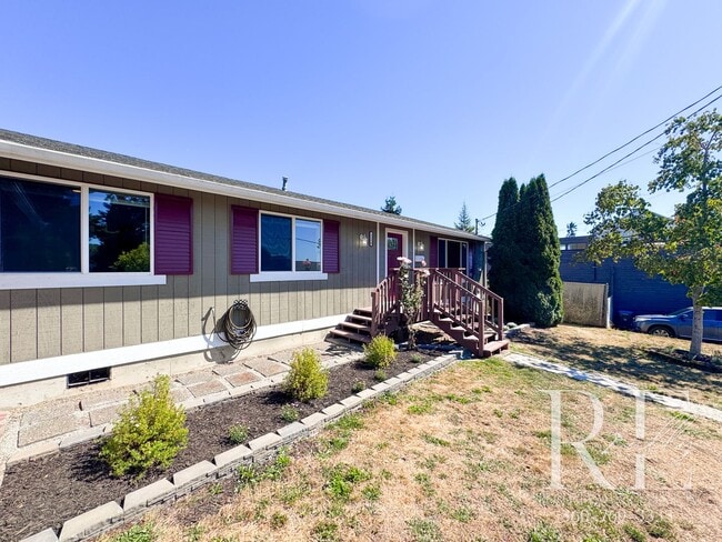 property at 1114 Scott Ave