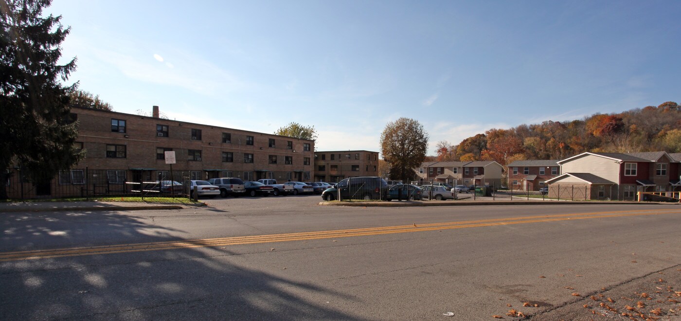 Littlepage Terrace Phase I in Charleston, WV - Building Photo