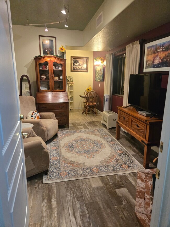 property at 4267 N Cypress Cir