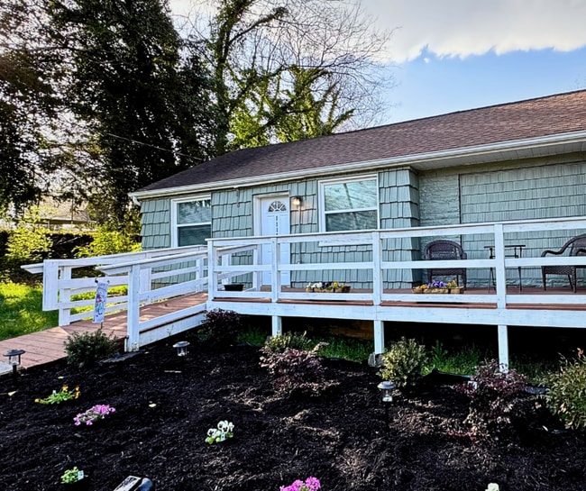 1115 Henrietta Dr, Unit Fully Furnished 1BR Unit