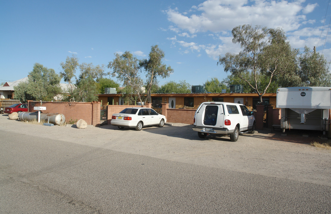 230-236 E Dorothy Ln in Tucson, AZ - Foto de edificio