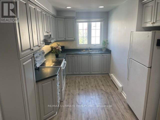 213 Close Ave in Toronto, ON - Building Photo - Building Photo