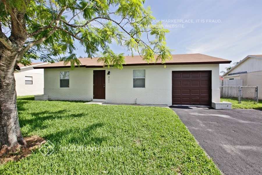 8171 SW 7th St in North Lauderdale, FL - Building Photo