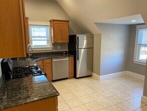 32 Howard St, Unit #2 in Melrose, MA - Building Photo - Building Photo