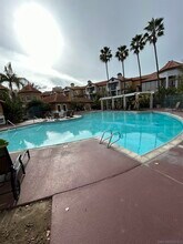 2250 Camino De La Reina-Unit -313 in San Diego, CA - Building Photo - Building Photo