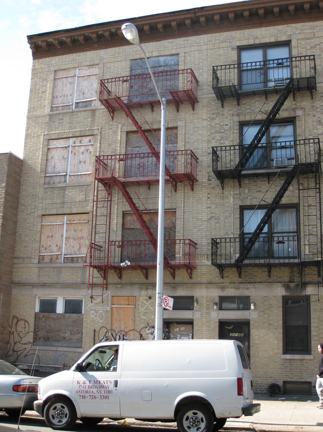 3168 38th St in Long Island City, NY - Building Photo - Building Photo