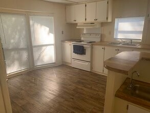 1109 Andrea Dawn Ln in Jacksonville, NC - Building Photo - Building Photo