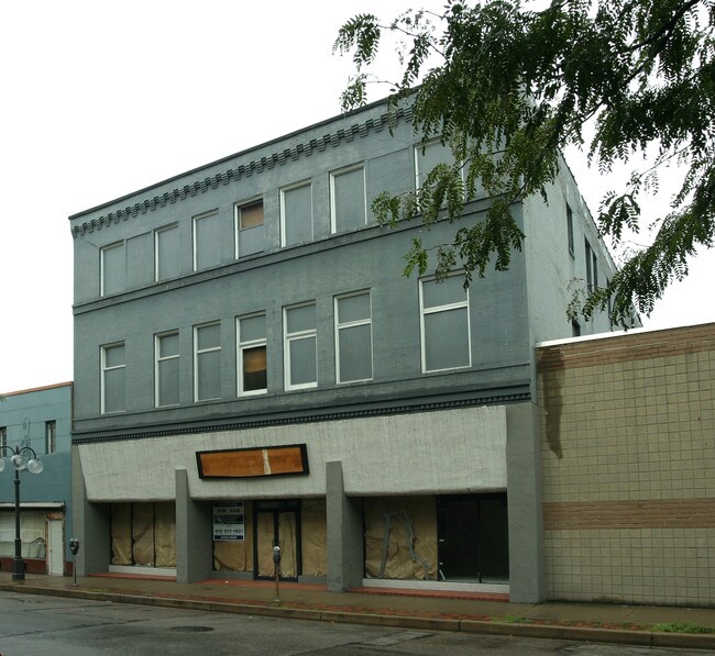 1043 Fifth Ave in New Kensington, PA - Building Photo - Building Photo