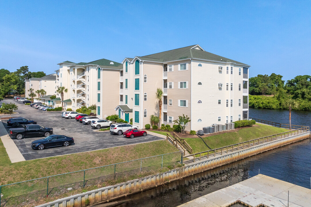 Waterfront at Briarcliffe Commons in Myrtle Beach, SC - Foto de edificio