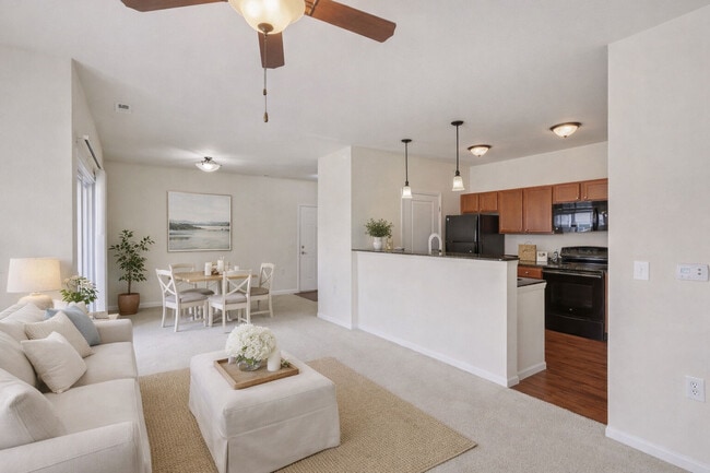 Burkart Crossing Apartments in Seymour, IN - Foto de edificio - Building Photo