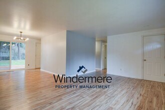 1342 Orchard Loop in Oak Harbor, WA - Building Photo - Building Photo