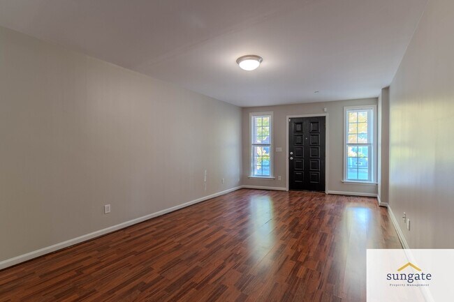 2410 E Fayette St in Baltimore, MD - Building Photo - Building Photo