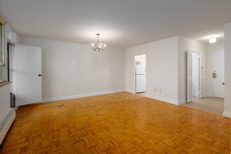 2550 Kingston in Toronto, ON - Building Photo - Interior Photo