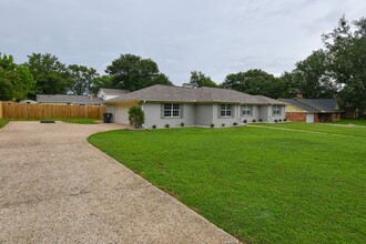 1812 Circle Dr in Tyler, TX - Building Photo - Building Photo