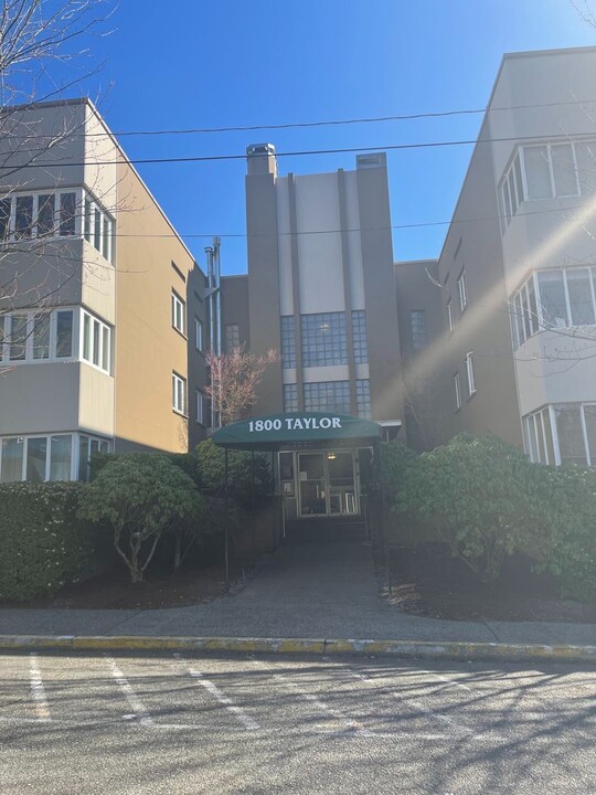 1800 Taylor Ave N in Seattle, WA - Building Photo