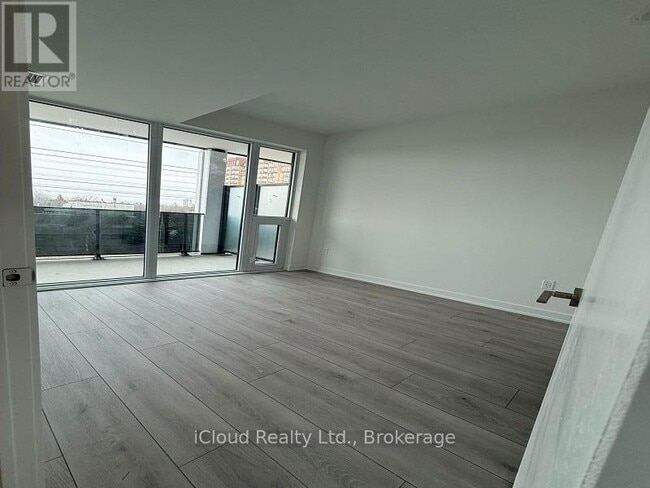 1 Fairview Rd E in Mississauga, ON - Building Photo - Building Photo