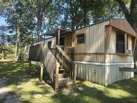 1380 Mapleash Ave in Columbia, TN - Building Photo