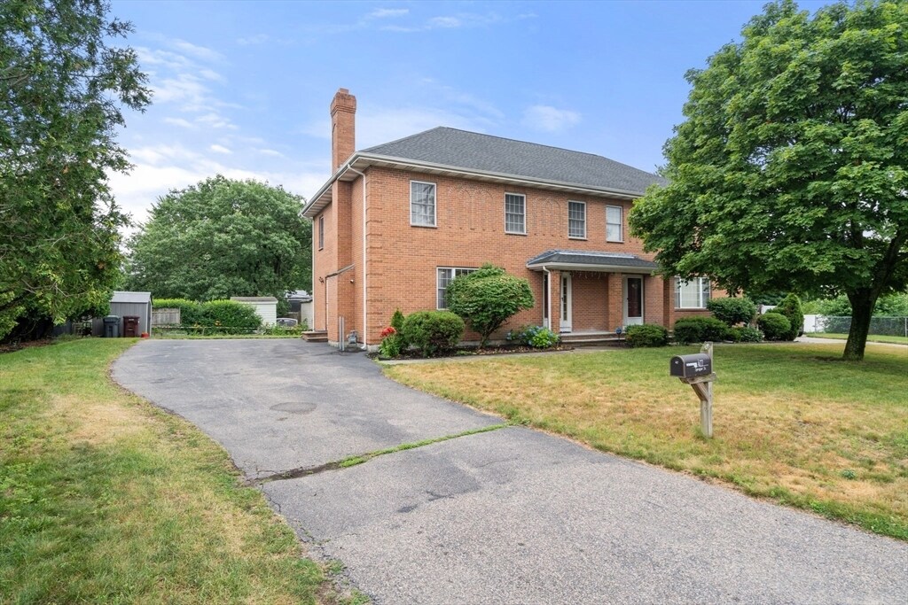 477 Sprague St in Dedham, MA - Building Photo