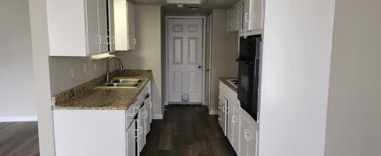 806 British Blvd in Grand Prairie, TX - Building Photo - Building Photo