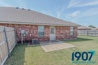 923 SW 37th St in Moore, OK - Building Photo - Building Photo